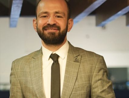 معتز شلبي: تكامل الخبرات العلمية والمهنية ضرورة لنجاح  مسئول القطاع التجاري بالشركات العقارية 