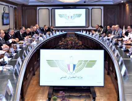وزير الطيران يوجه بتقديم كافة التيسيرات وجودة الخدمات للمسافرين
