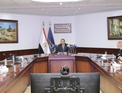 وزير الاتصالات  يلتقى مسؤولى شركة "مانى فيللوز" Money Fellows الناشئة المتخصصة فى التكنولوجيا المالية