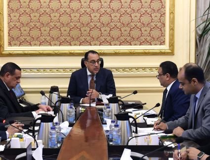 مدبولي يتابع مع وزير التنمية المحلية عدداً من ملفات عمل الوزارة 