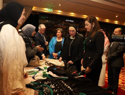 نيفين جامع: جهاز تنمية المشروعات يعمل على فتح الأسواق العالمية أمام المنتجات التراثية المتميزة