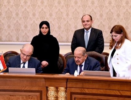 وزير التجارة والصناعة يلتقي وفد رابطة رجال الاعمال القطريين لاستعراض فرص التعاون الاستثماري بين البلدين