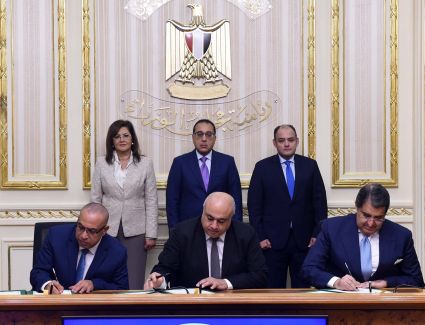 رئيس الوزراء يشهد مراسم توقيع بروتوكول تعاون بشأن إنشاء وإدارة وتشغيل "منصة مصر الصناعية الرقمية" 