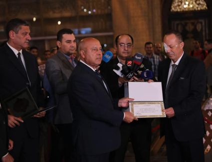 وزير النقل يكرم قائد قطار رقم 500 اكسبريس شربين/ طنطا