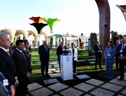 رئيس الوزراء يفتتح المنطقة الخضراء ويتفقد أجنحة الوزارات وعدداً من شركات القطاع الخاص