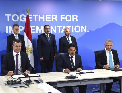 رئيس الوزراء يشهد توقيع عقد بالأحرف الأولي لإدارة وتشغيل الخط الأول من شبكة القطار  الكهربائي السريع