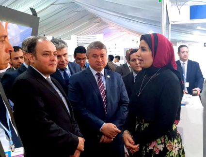 وزير الصناعة يقوم بجولة تفقدية للمنطقة الخضراء ويتفقد المنتجات والحلول الابتكارية المقدمة من الشركات والجهات المشاركة