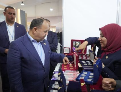 وزير المالية يتفقد معرض سك العملة بالمنطقة الخضراء بشرم الشيخ