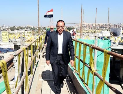 رئيس الوزراء يتفقد أعمال تطوير حديقة تلال الفسطاط