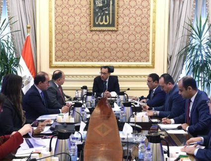 رئيس الوزراء يستعرض  التقديرات الأولية للموازنة العامة للعام المالي الحالي 