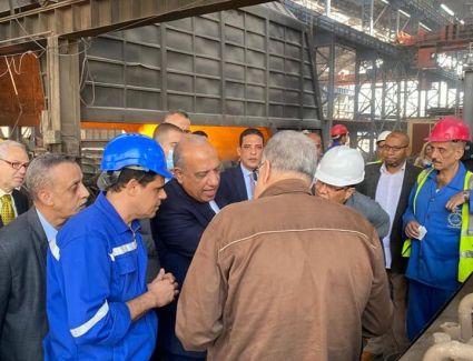 في جولة مفاجئة.. وزير قطاع الأعمال العام يتفقد شركتي الدلتا للصلب والعربية للأدوية