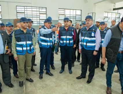 وزير الإنتاج الحربي يتابع مسيرة العمل في شركة حلوان لمحركات الديزل "وحدة شبرا الخيمة"