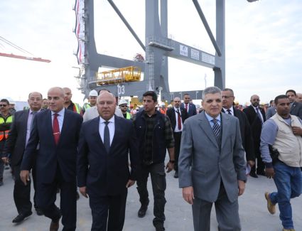 وزير النقل يتفقد أعمال التجهيز و الإعداد للتشغيل التجريبي لمحطة تحيا مصر بميناء الإسكندرية