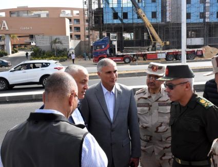 مسئولو " الإسكان " يتفقدون أعمال تطوير المحاور والطرق الرئيسية بمدينة القاهرة الجديدة