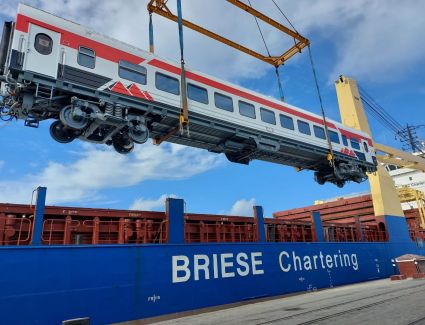 وزارة النقل تعلن استئناف  توريد عربات السكة الحديد الجديدة من المجر