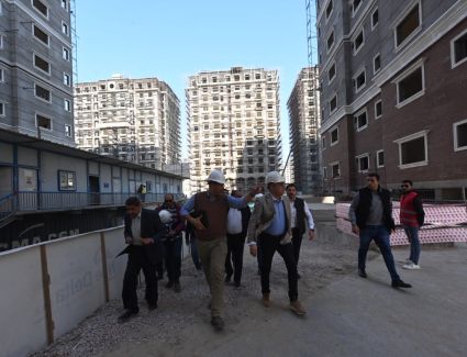 وزير الإسكان يتفقد سير العمل بمشروعات التجمع العمراني "صوارى" بمنطقة غرب كارفور بالإسكندرية