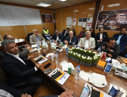 وزير الإسكان يتابع موقف مشروعات مياه الشرب والصرف الصحى الجارى تنفيذها بمحافظة الإسكندرية