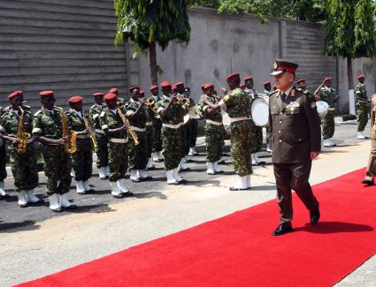 بعد زيارة رسمية لبوروندي.. الفريق أسامة عسكر يعود لمصر