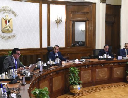 رئيس الوزراء يُتابع مع وزير الصحة جهود دعم خدمات وحدات ومراكز الرعاية الأولية