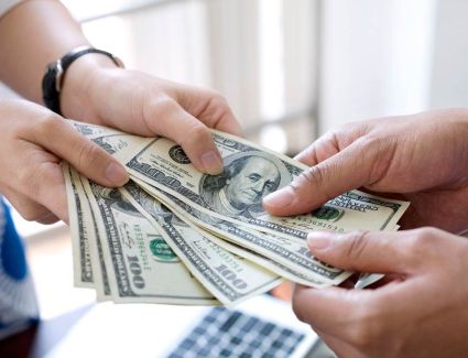 سعر الدولار اليوم الاثنين بختام تعاملات اليوم