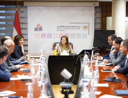 وزيرة التخطيط والتنمية الاقتصادية تبحث سبل التعاون مع مجموعة أورانج العالمية