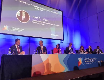 وزير الاتصالات: نتعاون مع المجتمع الدولى فى تنفيذ الاستراتيجية الوطنية للذكاء الاصطناعى