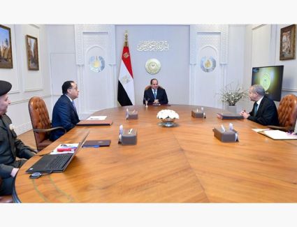 الرئيس السيسي يتابع الموقف الخاص بتوفير السلع الغذائية الاستراتيجية على مستوى الجمهورية