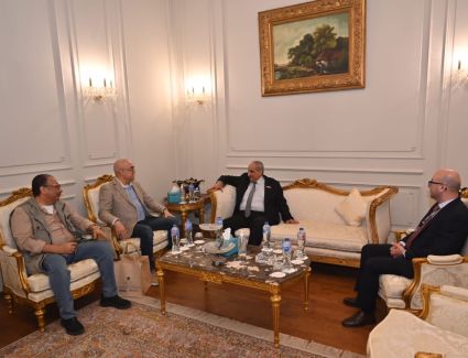 "الجزار" يلتقى نظيره الفلسطينى لبحث أوجه التعاون في إصدار التشريعات المنظمة لقطاع الإسكان