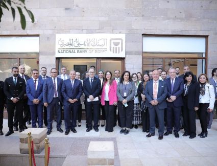 البنك الأهلي المصري يفتتح وحدته المصرفية المزدوجة بالجامعة الأمريكية بالقاهرة