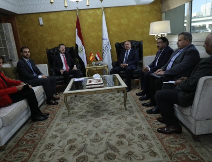 وزير النقل يبحث مع السفير الاسباني بالقاهرة تدعيم التعاون المشترك بين الجانبين