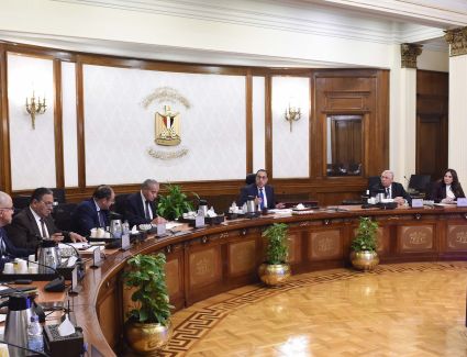 رئيس الوزراء: بدء الترتيبات الخاصة بالإفراج عن كل السلع الموجودة في الموانئ تباعاً