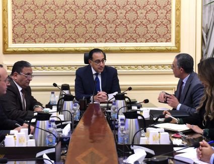 مدبولي يتابع مع رئيس هيئة الاستثمار عددا من الملفات الخاصة بخطط الترويج للفرص الاستثمارية في مصر 