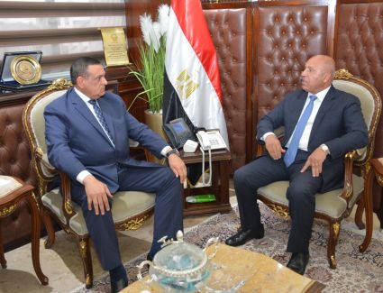 وزيرا التنمية المحلية والنقل يبحثان آليات تطبيق قانون تنظيم النقل النهري الجديد بالمحافظات