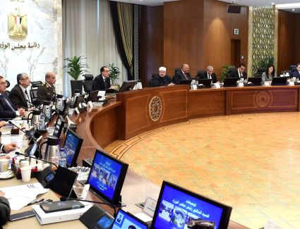 رئيس الوزراء يترأس الاجتماع الأول للجنة المعنية بالإعداد لمؤتمر ترويج الاستثمار