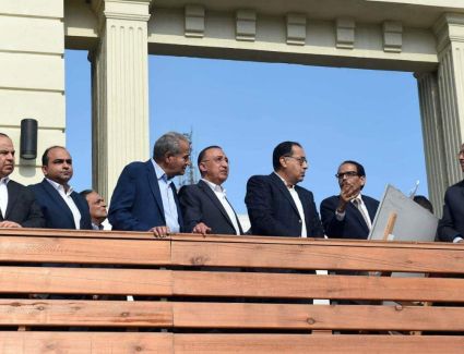 تنفيذا لتكليفات الرئيس: مدبولي يتوجه إلى الإسكندرية لمتابعة سير إجراءات الإفراج الجمركي عن السلع والبضائع في الميناء