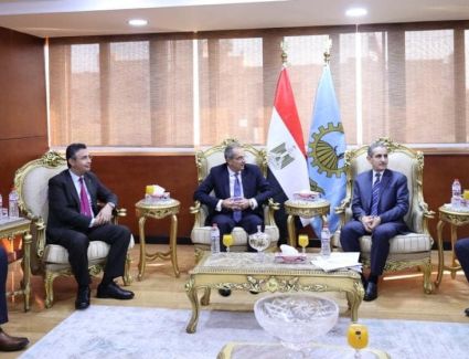 "عمرو طلعت" يعقد اجتماع مع محافظ الغربية لمتابعة مشروعات الاتصالات وتكنولوجيا المعلومات بالمحافظة
