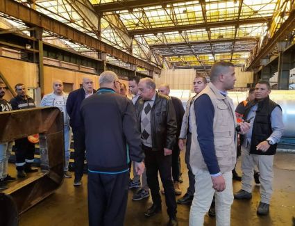 وزير قطاع الأعمال العام يتفقد شركة النحاس المصرية بالإسكندرية