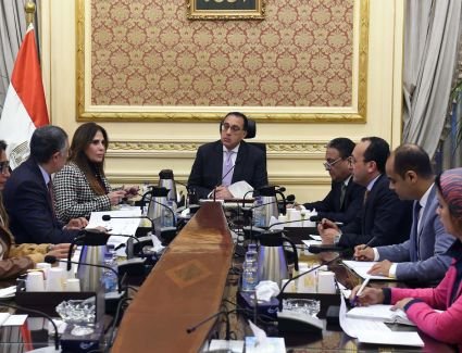 رئيس الوزراء يلتقي الرئيس التنفيذي للهيئة العامة للاستثمار والمناطق الحرة لمتابعة عدد من الملفات