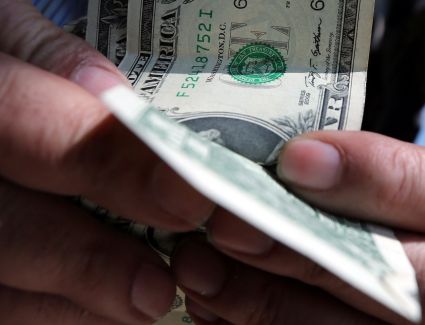 عاجل: الدولار يكسر حاجز الـ 26 جنيهًا