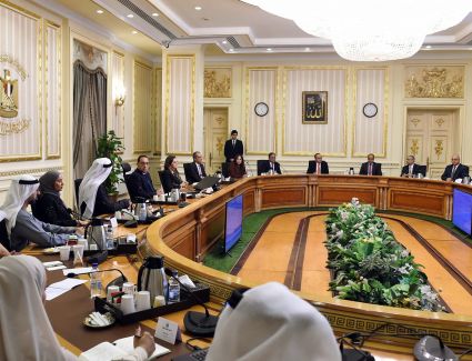 رئيس الوزراء يستعرض مع مسئولين إماراتيين ترتيبات مشاركة مصر كضيف شرف فى "القمة العالمية للحكومات"