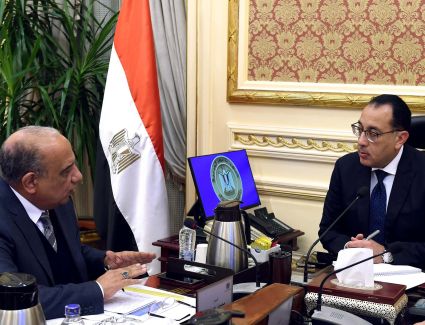 رئيس الوزراء يتابع مع وزير قطاع الأعمال العام عددا من ملفات عمل الوزارة