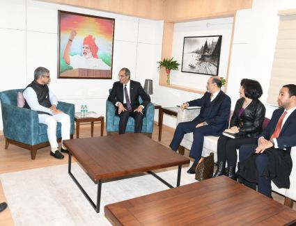 عمرو طلعت يبحث مع الوزير الفيدرالى للاتصالات والإلكترونيات الهندي سبل التعاون بين البلدين