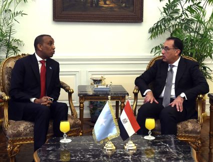 رئيسا الوزراء المصري والصومالي يترأسان جلسة مباحثات موسعة لتعزيز العلاقات بين البلدين