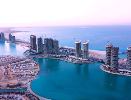 وزير الإسكان يتابع الموقف التنفيذى للمشروعات الجارى تنفيذها بمدينة العلمين الجديدة