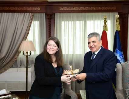 الفريق أسامة ربيع يلتقي نائبة مساعد وزير الخارجية الأمريكية لشئون الأمن الإقليمي