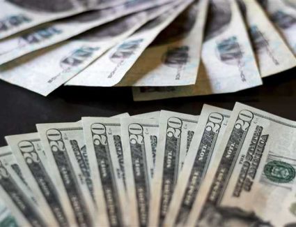 الدولار يواصل الارتفاع مقابل الجنيه ويسجل 30.70 جنيهاً