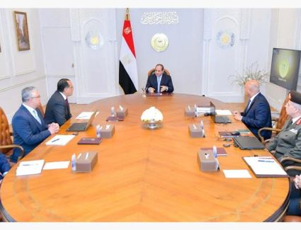 الرئيس السيسي يتابع المشروعات الاستثمارية والاستراتيجية بالمنطقة الاقتصادية لقناة السويس