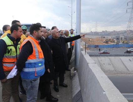 وزير النقل يتفقد مواقع العمل بالمرحلة الثانية من مشروع تطوير الطريق الدائري