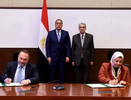 رئيس الوزراء يشهد توقيع عقدى تقديم خدمات استشارية فى قطاع الكهرباء