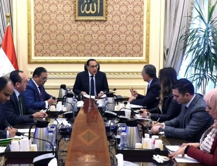 رئيس الوزراء يستعرض مع رئيس هيئة الاستثمار تصورات تحسين مناخ الاستثمار في مصر